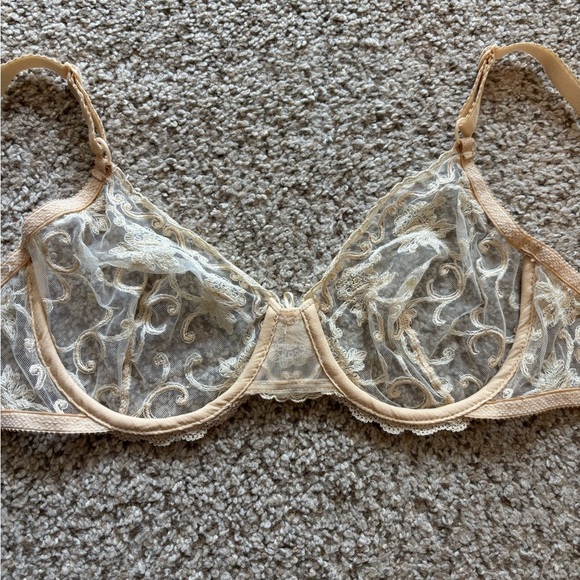 Vintage Valentino Intimo Elegant Lace Sheer Bra | 34C | feminine - Picture 6 of 7